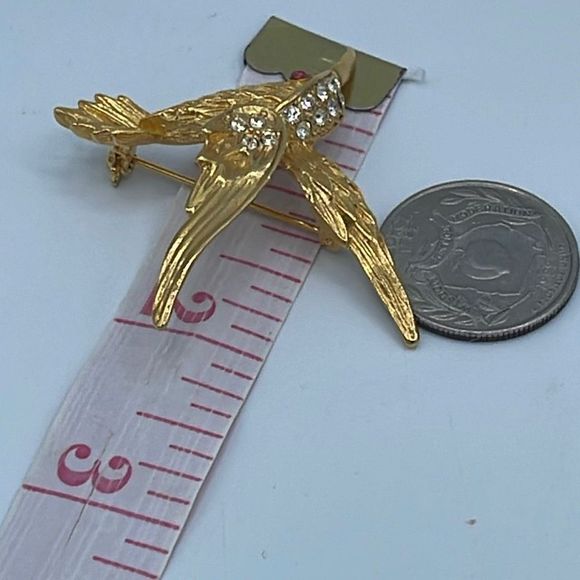 Vintage golden hummingbird in flight brooch - Picture 3 of 7